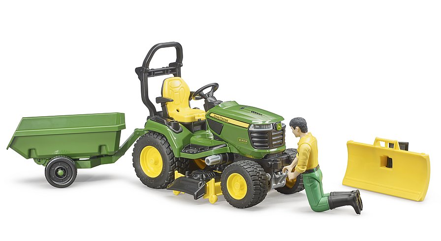 Bruder 62014 John Deere Lawn Mower, Trailr and Gardener