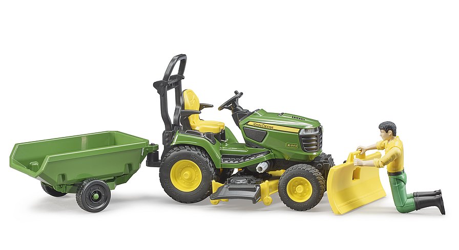 Bruder 62014 John Deere Lawn Mower, Trailr and Gardener