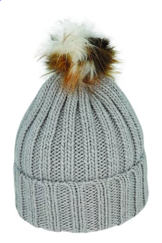 Beanie knit with fur pom